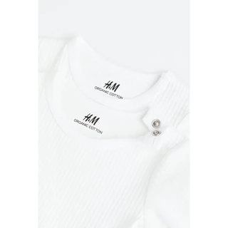 H&M(เอชแอนด์เอ็ม) บอดี้สูทเนื้อผ้าถักลายแพ็ค 3 ชิ้น เด็กอ่อน 993598_21