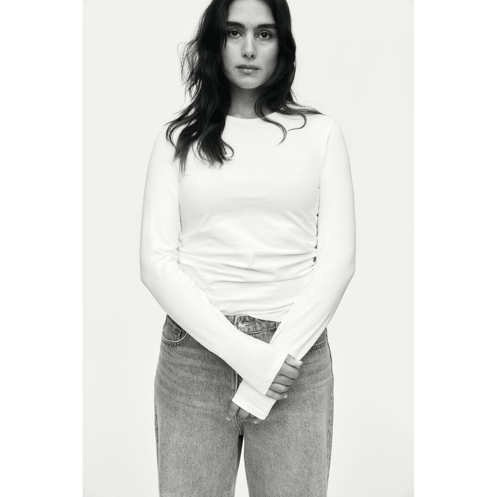 H&M(เอชแอนด์เอ็ม) เสื้อท็อปส์ผ้าคอตตอนแบบฟิตพอดี ผู้หญิง 1264835_1