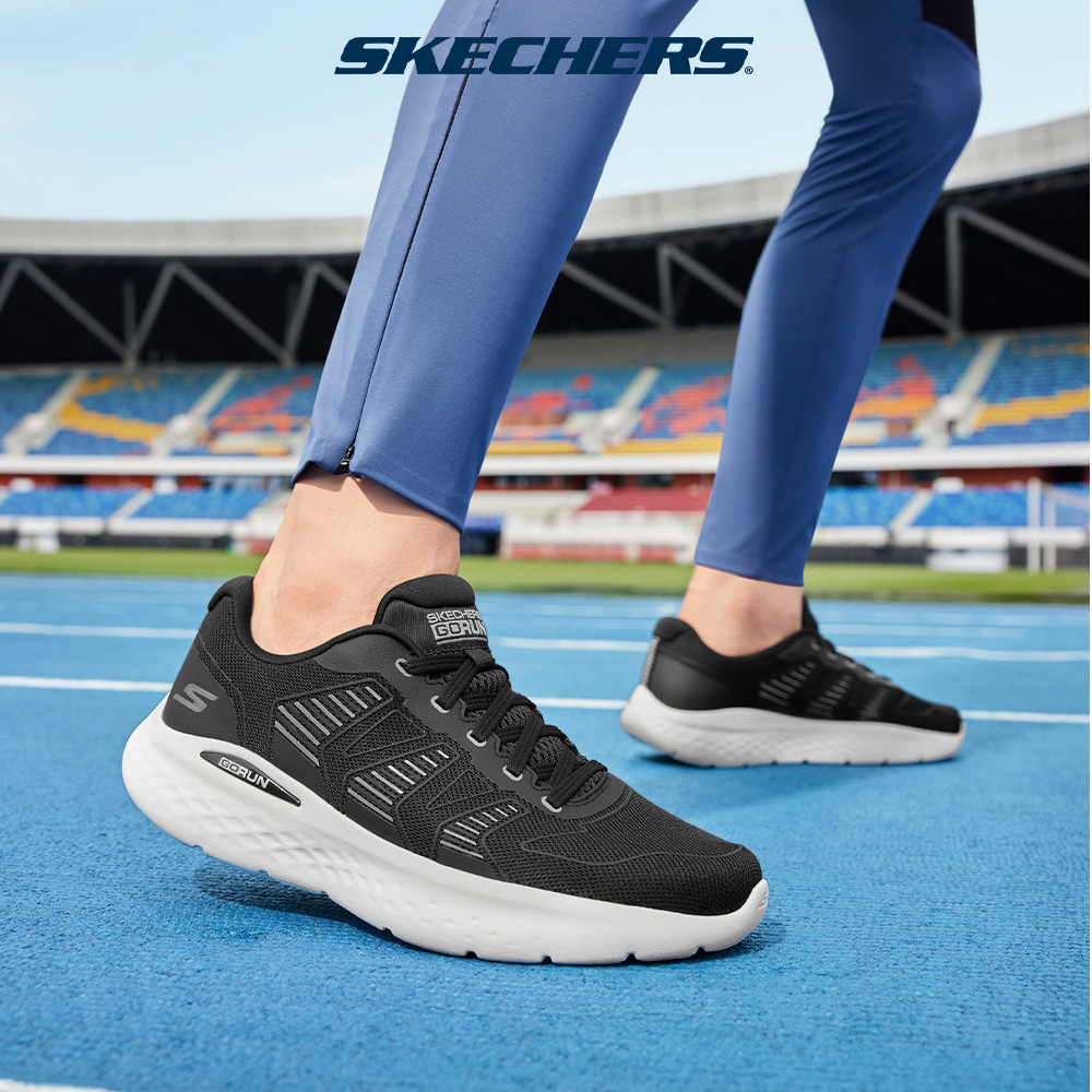 Skechers สเก็ตเชอร์ส รองเท้าผู้ชาย Men GOrun Lite Performance Shoes - 220902-BKW - Air-Cooled Goga Mat