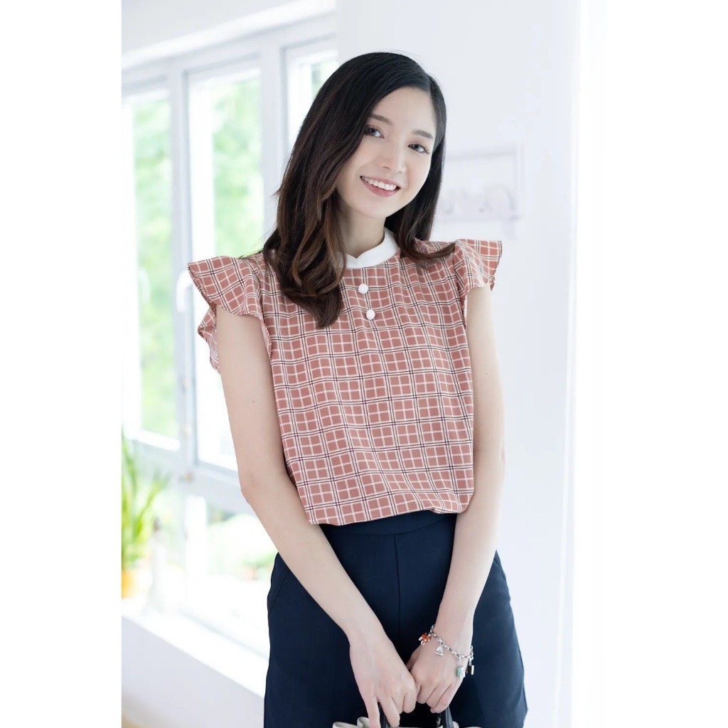 Narinari : MT3911 Overlap Collar Frill Sleeve Blouse  เสื้อแขนกุด แต่งระบายแขน ราคา ถูกที่สุด ดีลบีเคเค แกลเลอรีภาพที่ 4