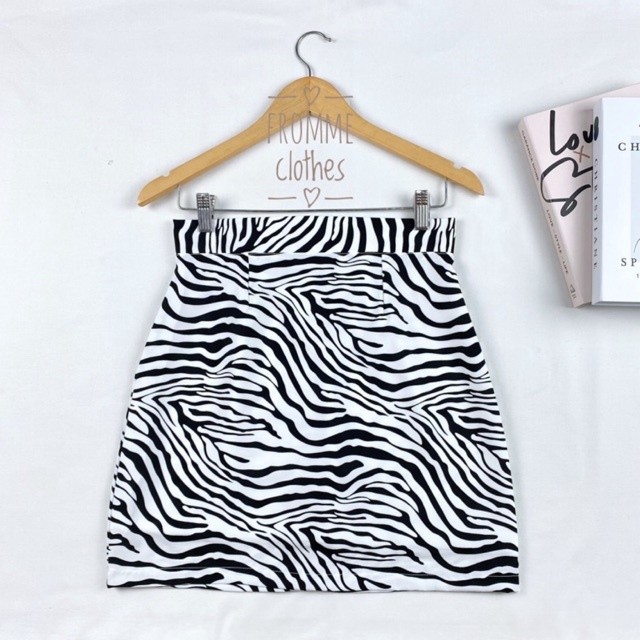 Frommeclothes🦓กระโปรงทรงเอผ้าซากุระพิมลายม้าลายสีขาว(XS-5XL)