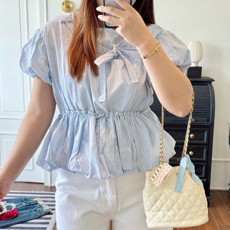 *Cloudy Maylada bow top🎀☁️”เสื้อไหมเกาหลีบอลลูนริ้วฟ้าที่สาวอวบห้ามพลาด“