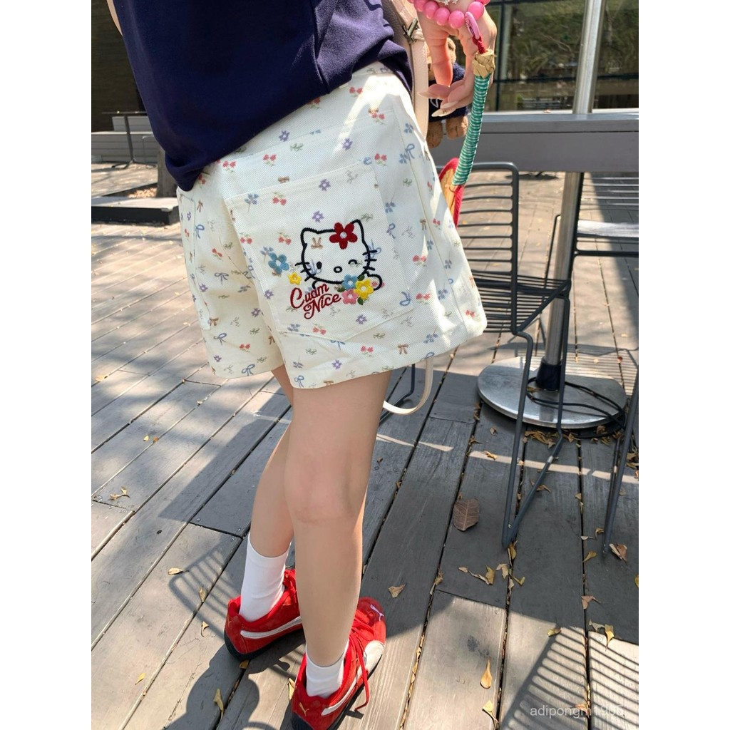 Vogue jeans💋ลายปักแมว Hello Kitty กางเกงขาสั้นผ้ายีนส์ผู้หญิง กางเกงทรงเอ ทรงลิซ่า งานฮอตที่สุดในเวล