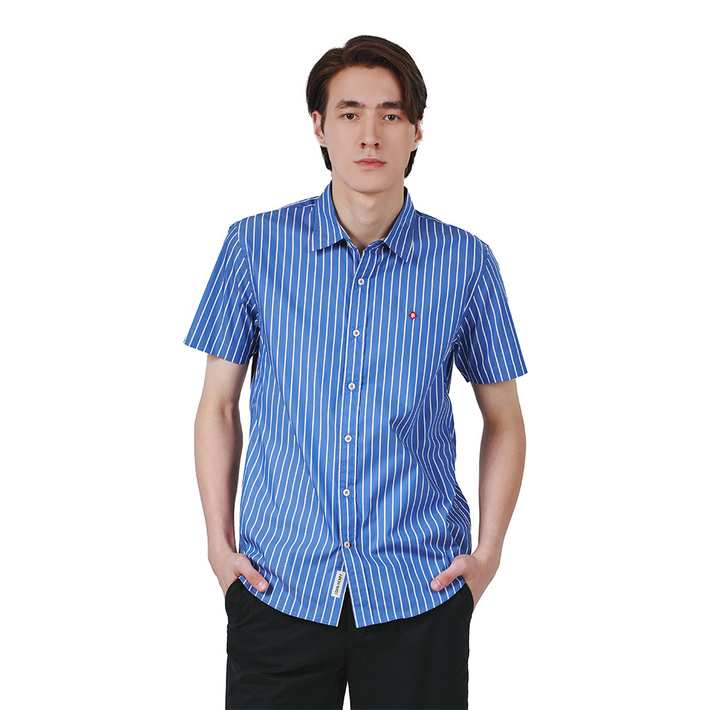 John Henry เสื้อเชิ้ตผู้ชายแขนสั้น ทรงเข้ารูป รุ่น JH F424MSSSM43 - สีฟ้า