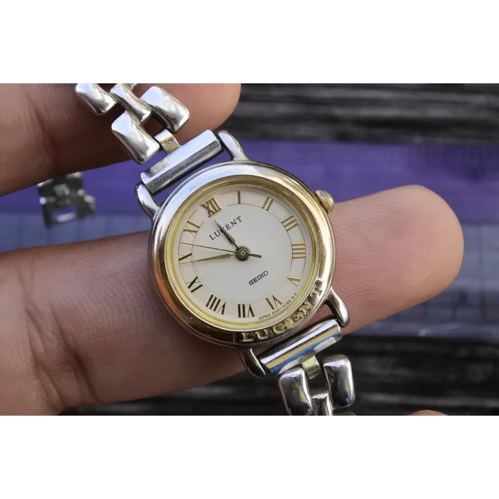 นาฬิกา Vintage มือสองญี่ปุ่น Seiko Lucent 4N21 0360 Roman Numeral Dial ผู้หญิง ระบบ Quartz ทรงกลม 23