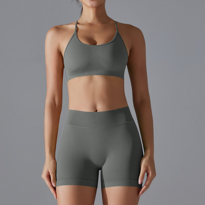 Yoga Sports Set Seamless Knitted Cross Back Sports Bra And High Waist Pleats Hip Sports Shorts — صورة 2