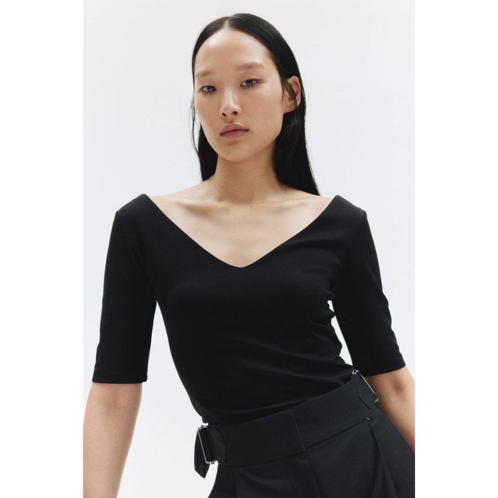 H&M Woman V-neck jersey top 1239774_1