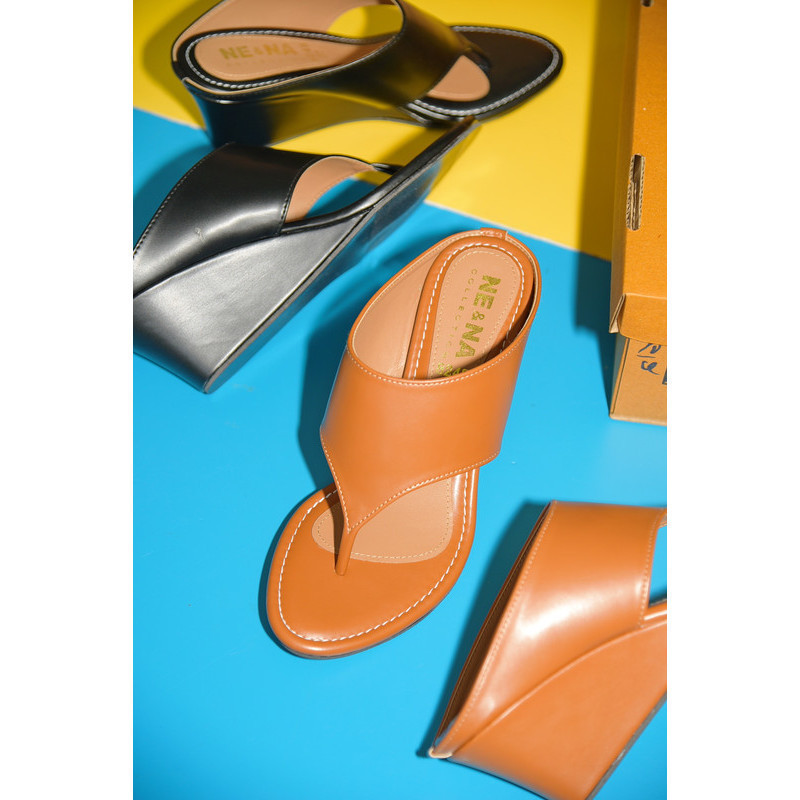 รองเท้าเเฟชั่นผู้หญิงเเบบเเตะหูหนีบส้นเตารีด No. 8248 NE&NA Collection Shoes