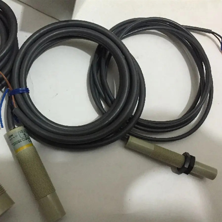 E2K-X8ME1 E2K-X8MF1 E2K-X8MY1 M18 เซ็นเซอร์สวิตช์ความใกล้ชิดแบบคาปาซิทีฟ ใหม่ คุณภาพสูง