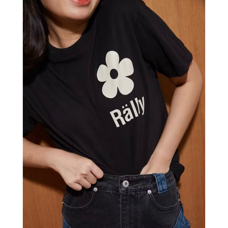 RALLY Flower Tee - เสื้อยืดสกรีนลายดอกไม้ Rally ของแท้ tee.