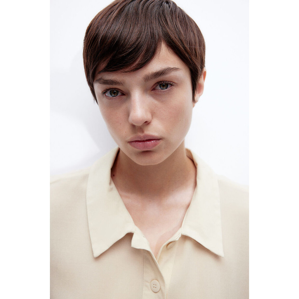 H&M(เอชแอนด์เอ็ม) เสื้อโปโลผ้าซีร์คริป ผู้หญิง 1225461_3