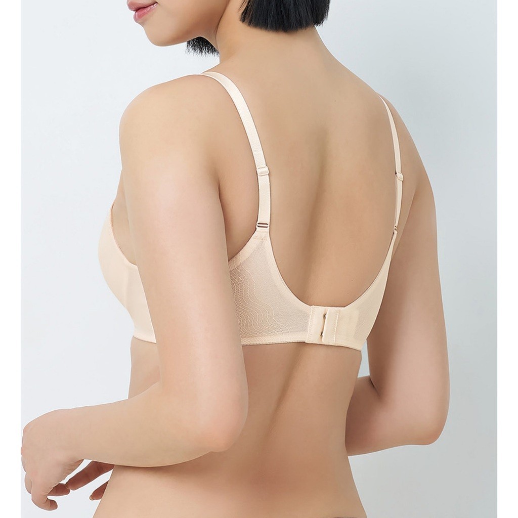 TRIUMPH เสื้อชั้นในไม่มีโครงแบบดันทรง รุ่น Smooth Sensation MHU DV-R รหัส 10217216 สีครีม 00CS — صورة 4