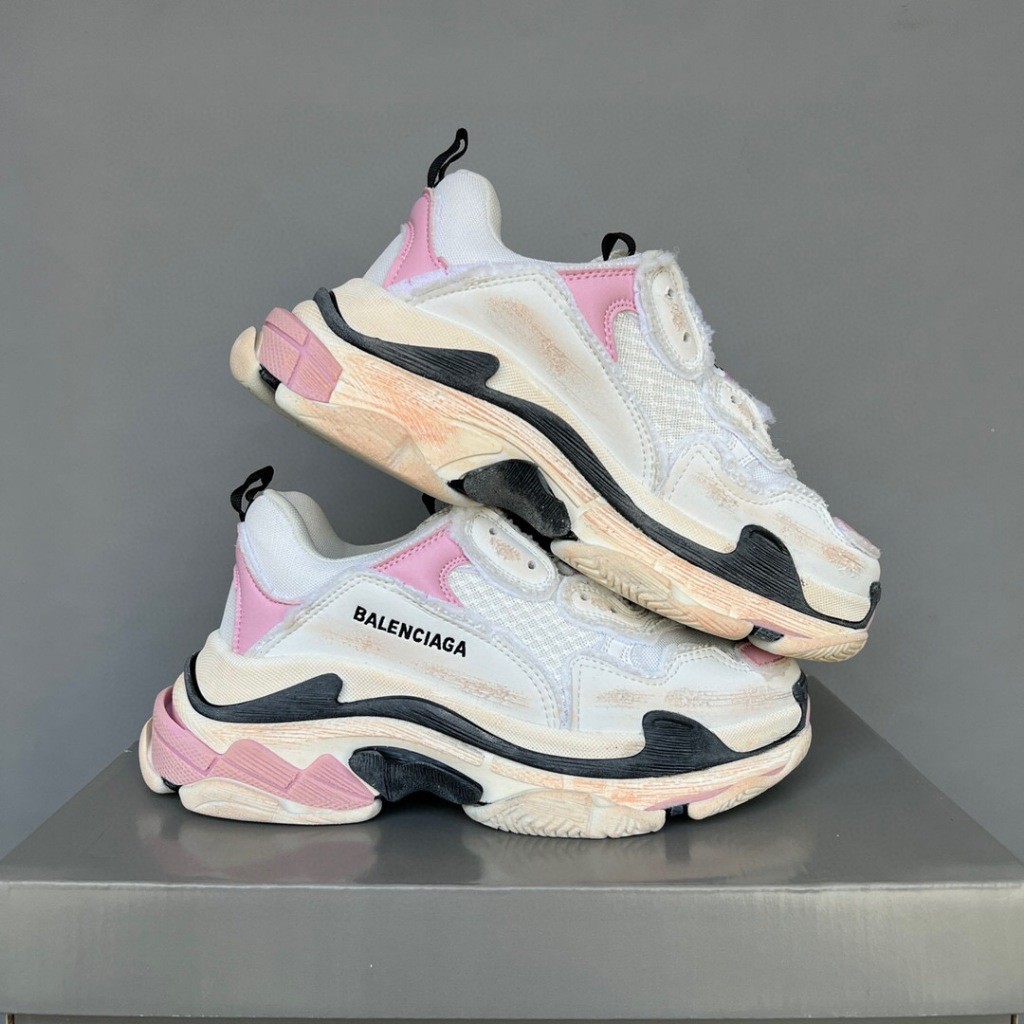 Pre order ราคา5300 Balenciaga Triple S หนังวัว รองเท้าผู้ชาย รองเท้าผู้หญิง รองเท้ากีฬา size35-46