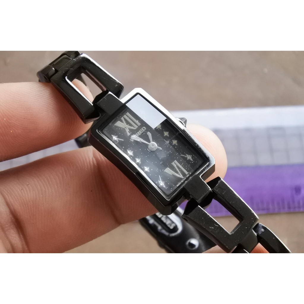 นาฬิกา Vintage มือสองญี่ปุ่น SEIKO WIRED 1N01 0MT0 QUARTZ ผู้หญิง ทรงสี่เหลี่ยม กรอบดำ หน้าดำ  17มม