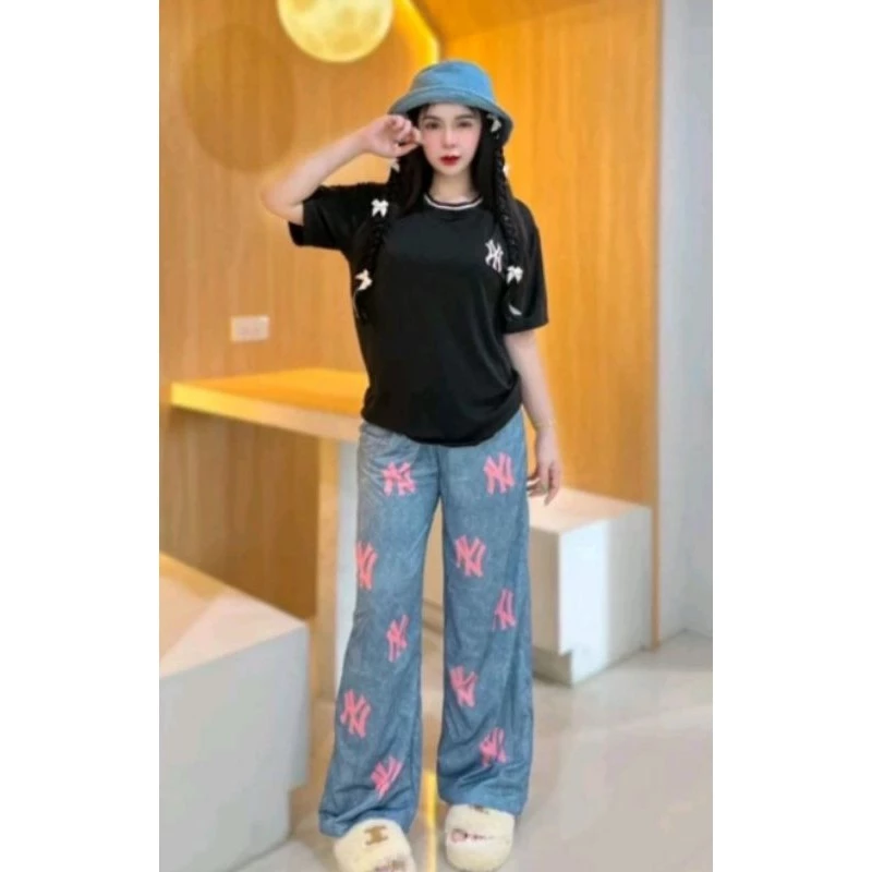GN พร้อมส่ง งาน2 ชิ้นเสื้อคอกลมแขนสั้นปักโลโก้ตรงอกคู่กับกางเกงขายาวผ้าเกล็ดปลาสกรีนลายเข้าชุดกันผ้านุ่มใส่สบาย