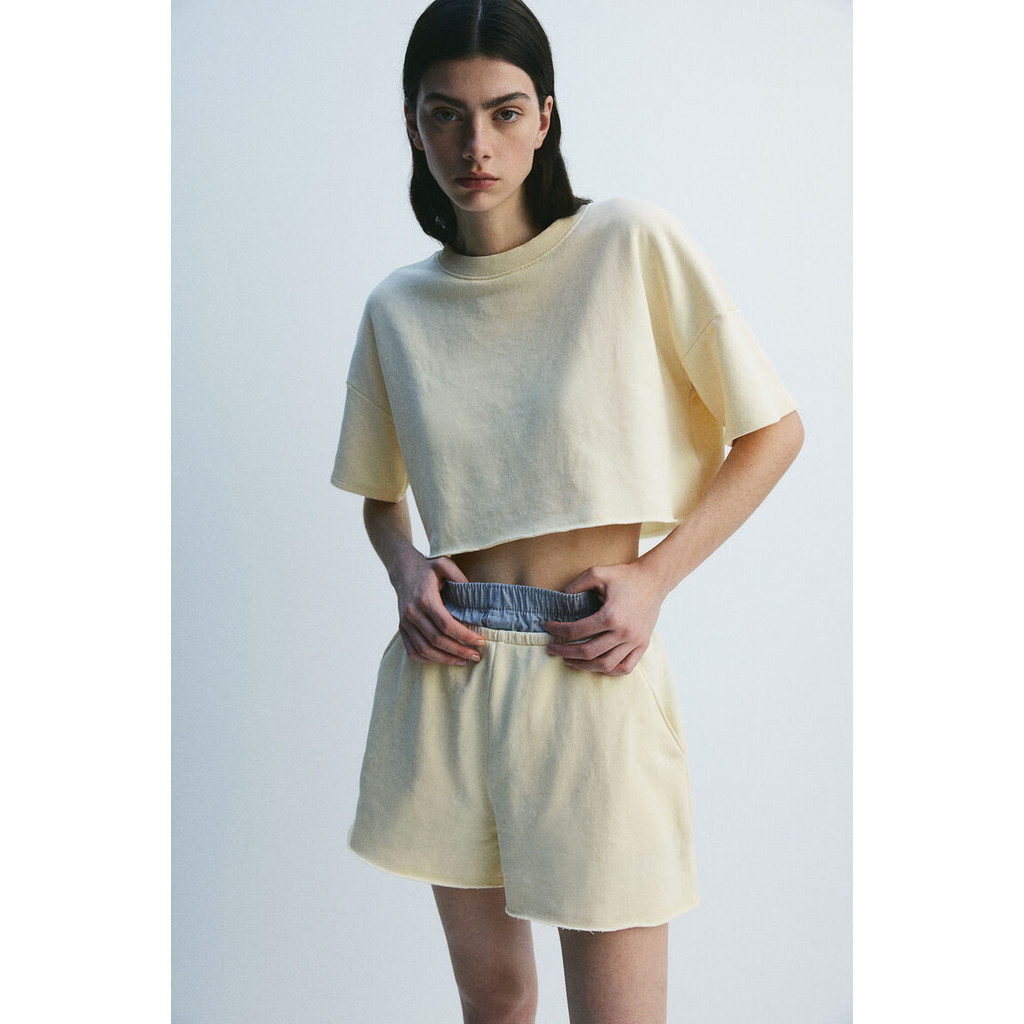 H&M Woman Sweatshirt shorts 1214107_1