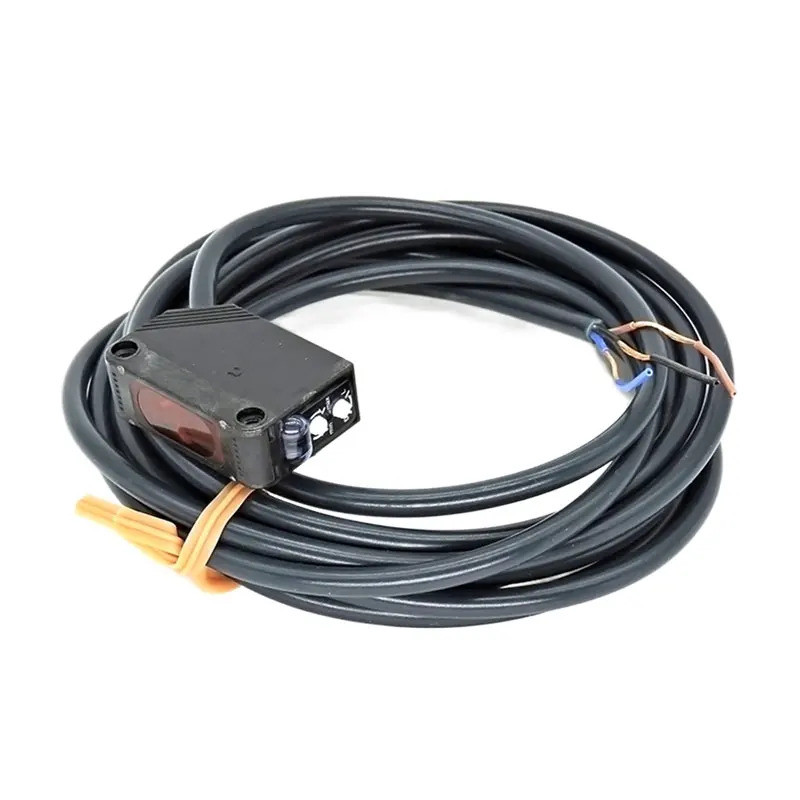 <0> สวิตช์เซ็นเซอร์โฟโตอิเล็กทริค E3Z-D61 ใหม่และต้นฉบับ E3Z-D61 D62 D81 D82 / E3Z-T61 T81 T61A T81A