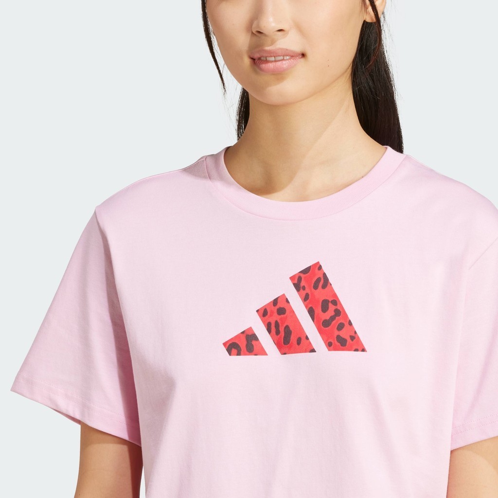 adidas ไลฟ์สไตล์ เสื้อยืดพิมพ์ลาย Future Icons ผู้หญิง สีชมพู JJ4123 ราคา ถูกที่สุด ดีลบีเคเค แกลเลอรีภาพที่ 8