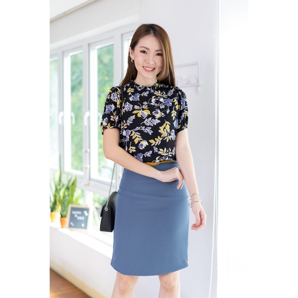 Narinari : MT2710 Ruff Collar Bunga Kamelia Blouse – Black ผ้าไหมญี่ปุ่น