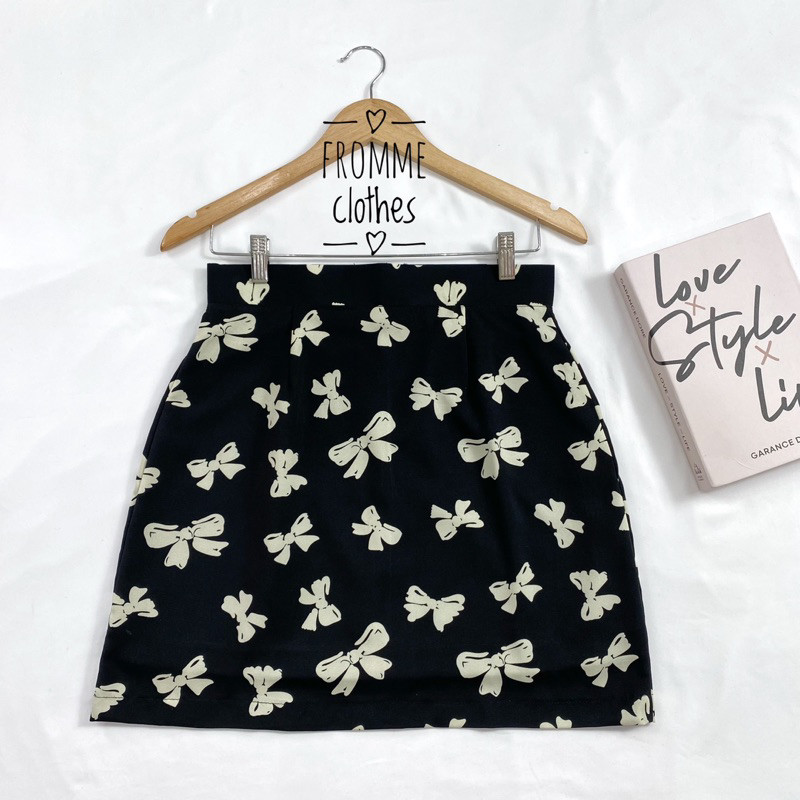 Frommeclothes🖤กระโปรงทรงเอผ้าซากุระพิมลายโบว์(XS-5XL)