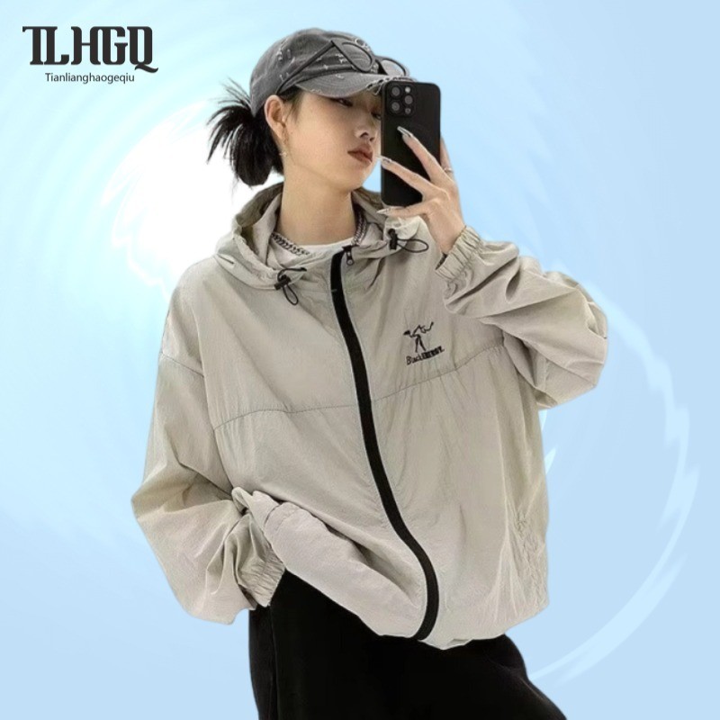 TLHGQ เสื้อคลุมกันแดด มีฮู้ด ผ้าเรยอน แบบบางพิเศษ ป้องกันรังสียูวี แฟชั่นฤดูร้อน สไตล์อเมริกัน สําหรับผู้ชาย และผู้หญิง