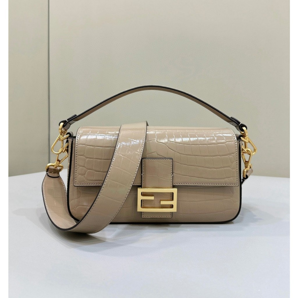 Pre order ราคา11400 Fendi เฟนดิ 8628 Baguette Shoulder Bag กระเป๋าสะพายข้าง หนังแท้ Size27*6*16cm