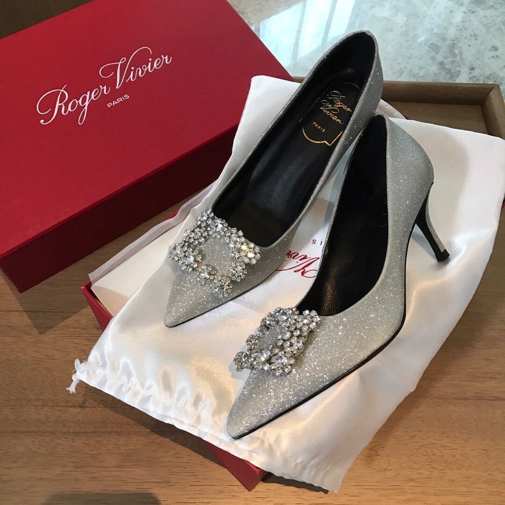 Pre order​ ราคา3600 Roger Vivier นังแกะ รองเท้าส้นสูง รองเท้าผู้หญิง size34-40 size8.0㎝