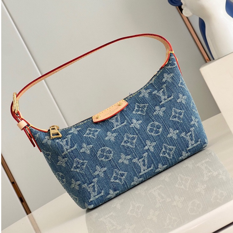 Pre order ราคา4200 LV หลุยส์ วิตตอง Louis Vuitton M82949 Hills Pochette กระเป๋าผ้า กระเป๋าสะพายข้าง 