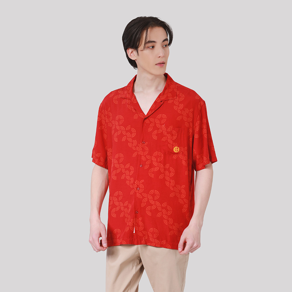 John Henry เสื้อเชิ้ตผู้ชายแขนสั้น ทรงใส่สบาย รุ่น JH S125MSSRL07 - สีแดง