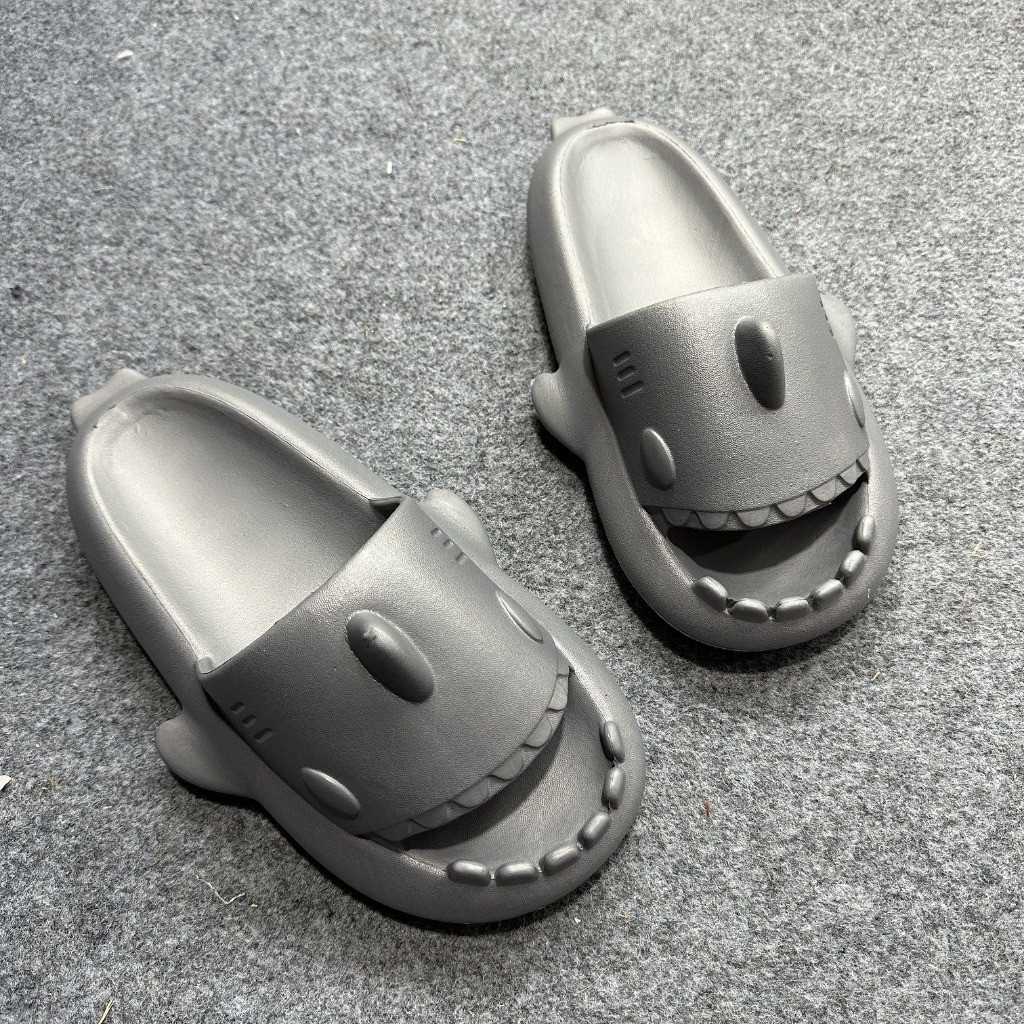 รองเท้าแตะการ์ตูนฉลาม คู่รักกันลื่น✨ สีให้เลือกภายในบ้าน/ท่องเที่ยว