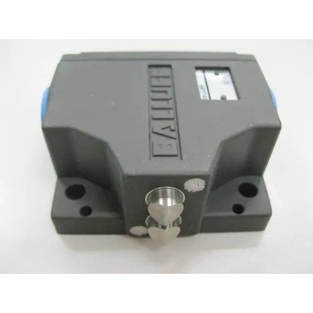 สวิตช์จำกัด BALLUFF ใหม่ BNS819-B02-D12-61-12-10 สวิตช์ทริป