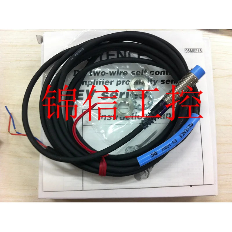 หน่วยหลัก EV-108U KEYENCE แบบไม่มีชีลด์ สวิตช์ความใกล้เคียง M8 100% ของแท้ ใหม่