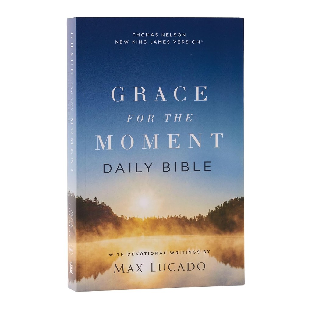 หนังสืออังกฤษใหม่ NKJV, Grace for the Moment Daily Bible, Softcover, Comfort Print [Paperback]