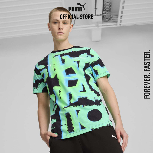 PUMA AUTO - เสื้อยืดผู้ชายแต่งลายพิมพ์ทั่วทั้งตัว Mercedes-AMG Petronas F1® Neon Energy สีดำ 62758301