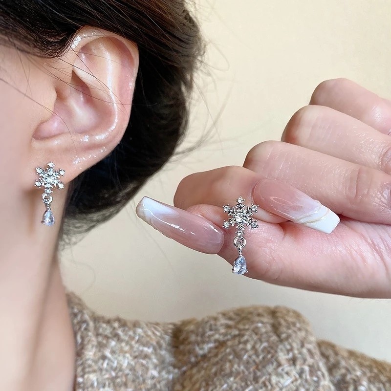 candypop Silver Snowflake ต่างหู Temperament Niche ต่างหูระดับไฮเอนด์ต่างหูประณีตอ่อนโยน