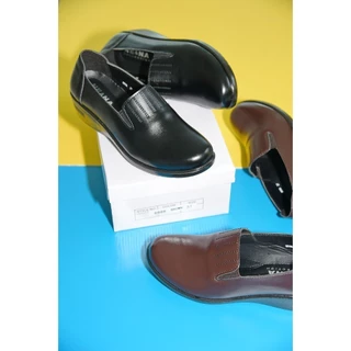 รองเท้าเเฟชั่นผู้หญิงเเบบคัชชูทำงาน Slip on ส้นเตี้ย No. 8886 NE&NA Collection Shoes