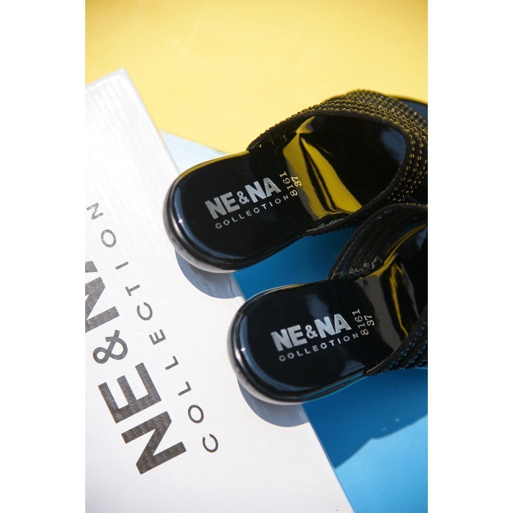 รองเท้าเเฟชั่นผู้หญิงเเบบเเตะสวมส้นเตี้ย No. 8161  NE&NA Collection Shoes