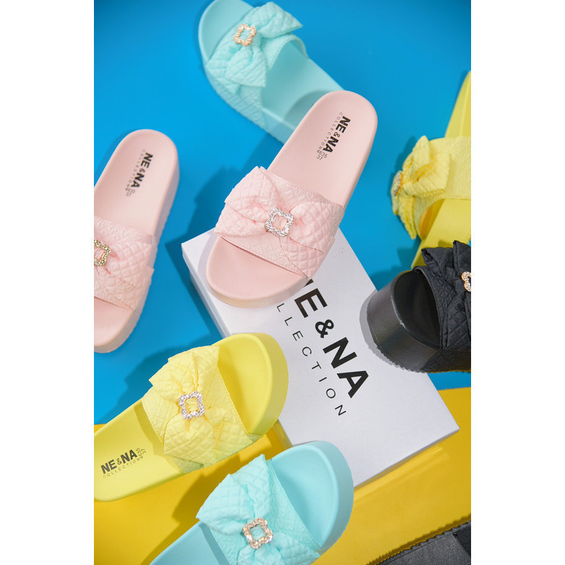รองเท้าเเฟชั่นผู้หญิงเเบบเเตะสวมส้นตัน No. 4635  NE&NA Collection Shoes