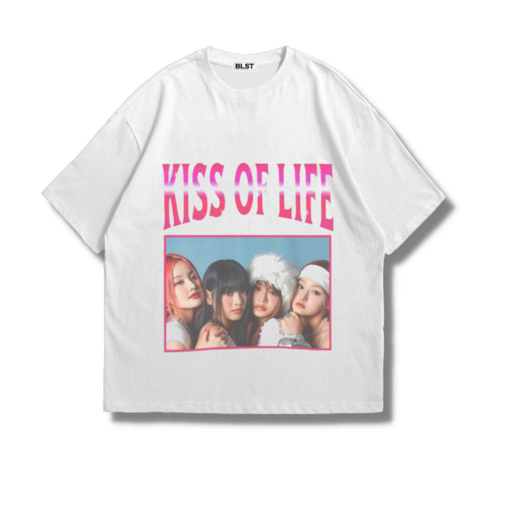 เสื้อยืด KISS OF LIFE สีขาว | ลายวินเทจ | Natty Belle Julie Haneul | ใส่สบาย ผ้าฝ้าย 100%