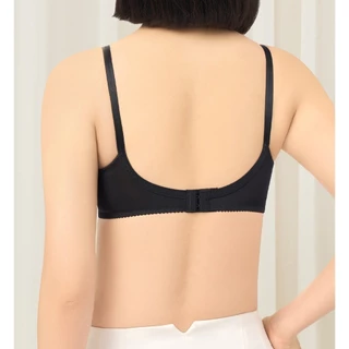 Triumph เสื้อชั้นในไม่มีโครงคัพทรงบาง รุ่น Form & Beauty 138 P 02 รหัส 10223260 สีดำ 0004