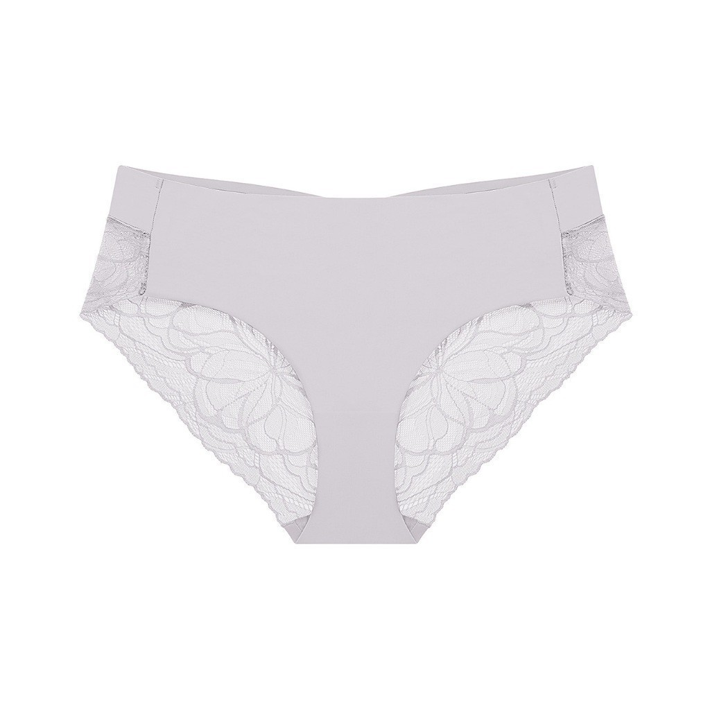 Triumph กางเกงชั้นในรูปแบบฮิปสเตอร์ รุ่น Body Make Up Illusion Lace Hipster AX-R รหัส 10221659 สีเทา 6227
