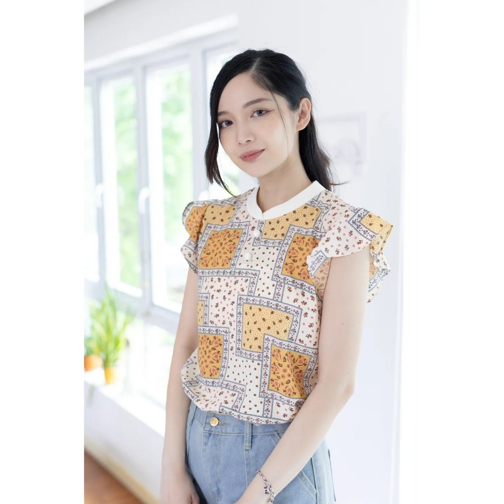 Narinari : MT3911 Overlap Collar Frill Sleeve Blouse  เสื้อแขนกุด แต่งระบายแขน ราคา ถูกที่สุด ดีลบีเคเค