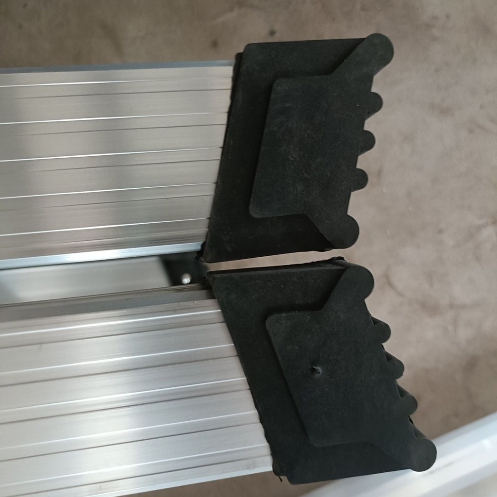 ♛-❀แผ่นรองเท้าหนาพิเศษอลูมิเนียมอัลลอยด์ทนทานมุมด้านล่างบันไดบันไดยืดไสลด์ยางกันลื่นอุปกรณ์บันไดก้างปลา - รูปที่ 5