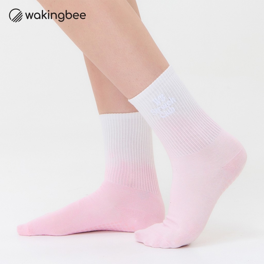 Wakingbee Anti-Slip Socks (Pink) ถุงเท้าพิลาทิส ข้อยาว หุ้มข้อ มีแถบกันลื่น สีพาสเทล ผ้าค้อตต้อน นุ่ม ใส่สบาย ดีเทลปัก