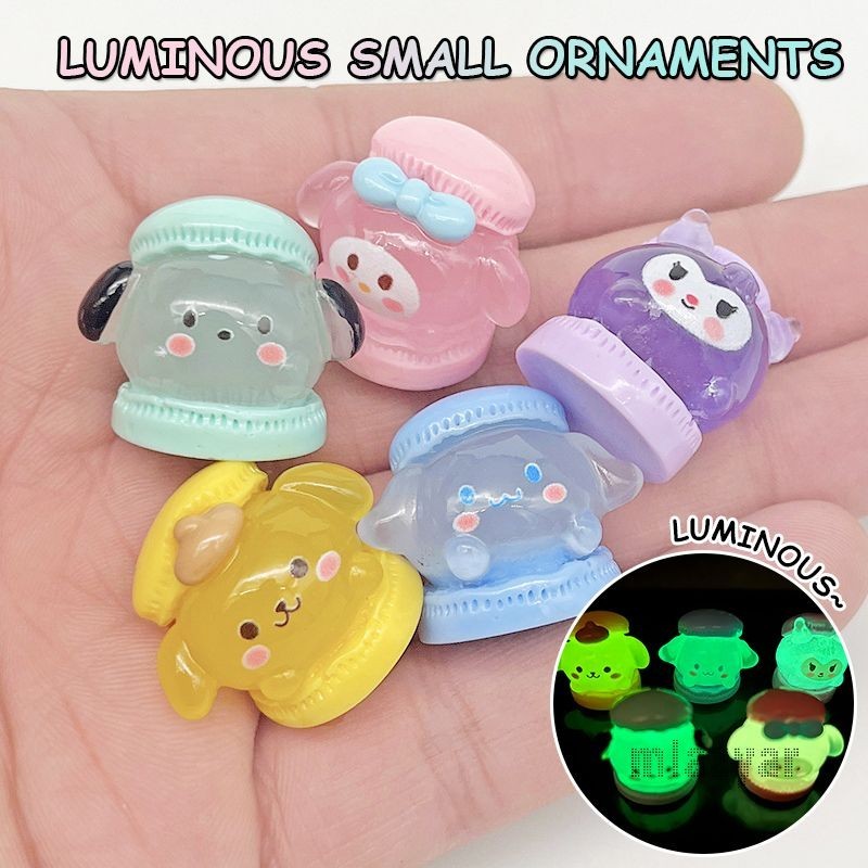3d Luminous เครื่องประดับ Kuromi Pochacco Cinnamoroll Melody รถเดสก์ท็อปตกแต่ง DIY เคสโทรศัพท์ Hairpin อุปกรณ์เสร