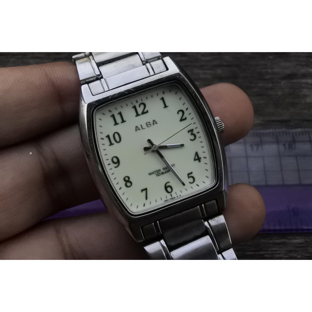 นาฬิกา Vintage มือสองญี่ปุ่น Alba V501 0CN0 ระบบ QUARTZ ผู้ชาย ทรงสี่เหลี่ยม กรอบเงิน หน้าปัดเรืองแส