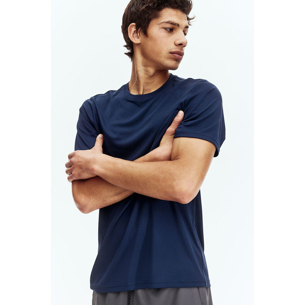 H&M(เอชแอนด์เอ็ม) ผู้ชาย เสื้อกีฬาผ้า DryMove™ 1158136_2