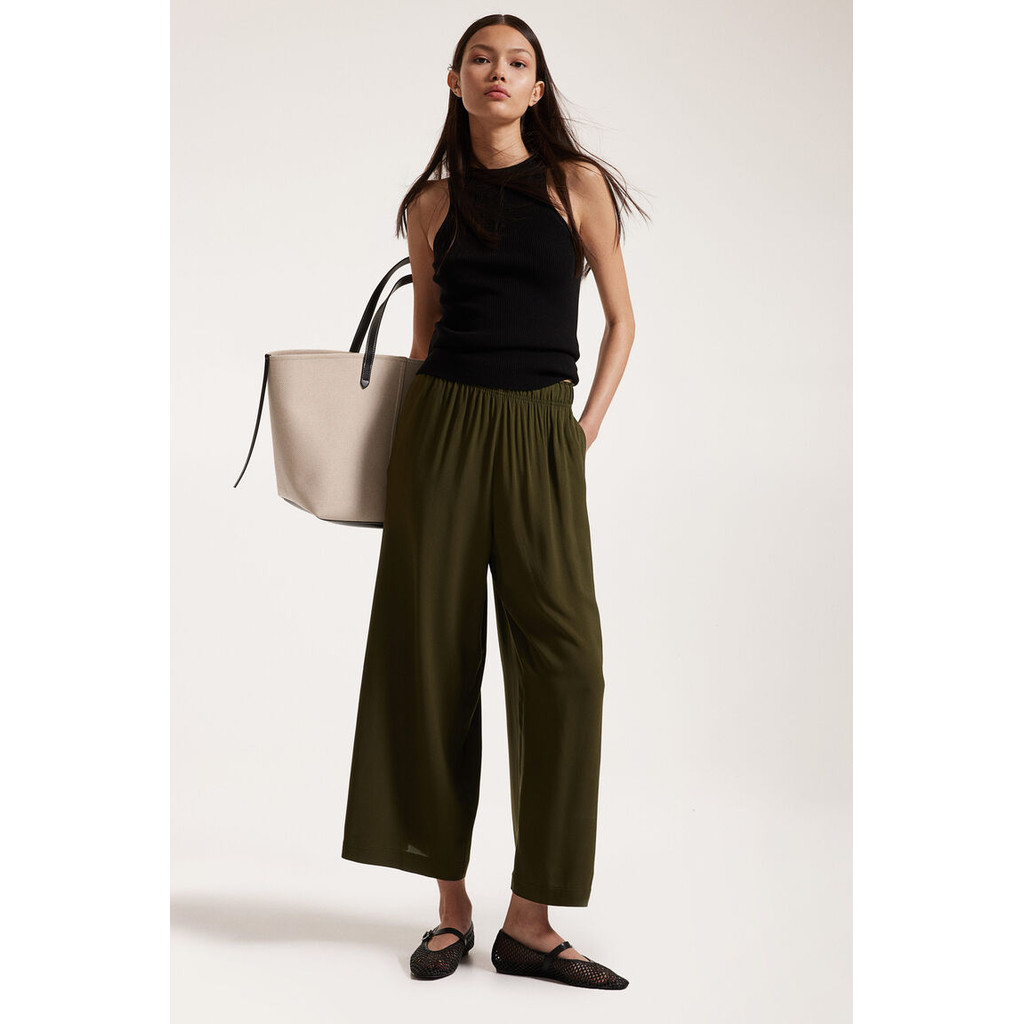 H&M(เอชแอนด์เอ็ม) กางเกงขายาวทรงขาเต่อแบบสวม ผู้หญิง 0971104_11