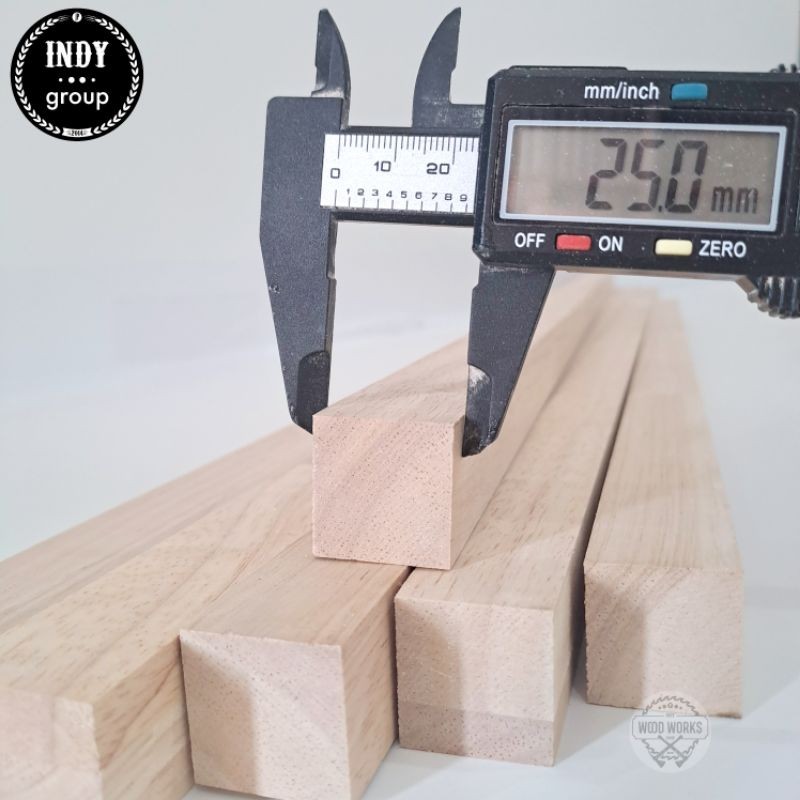 ไม้แท่ง ไม้เหลี่ยม ไม้แท่งเหลี่ยม ขนาด 2.5x2.5 cm ยาว 10-100 cm