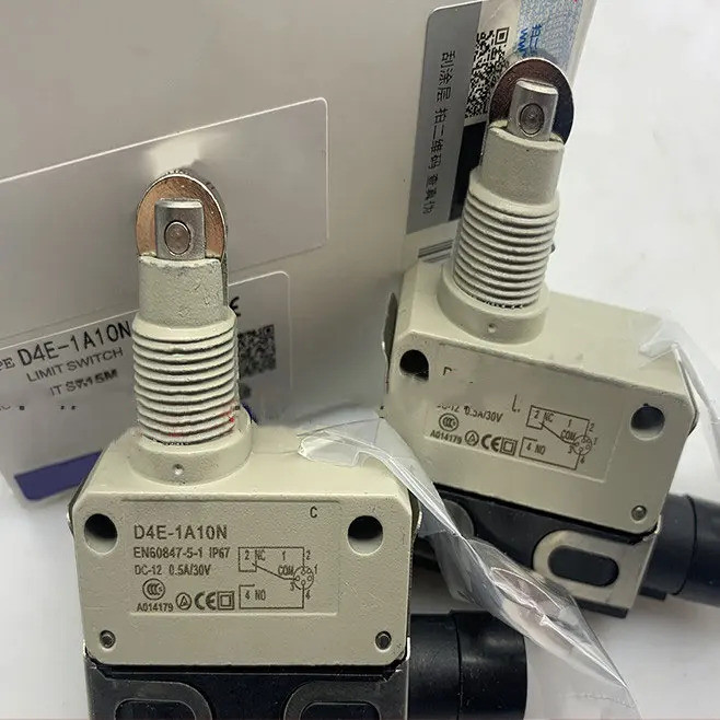 <0> สวิตช์จำกัดระยะเคลื่อนที่ขนาดเล็กใหม่ D4E-1D10N D4E-1B10N D4E-1A10N D4E-1E10N